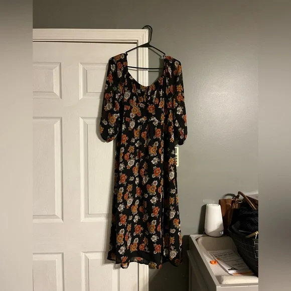 Floral Black Midi Dress - Picture 2 of 7